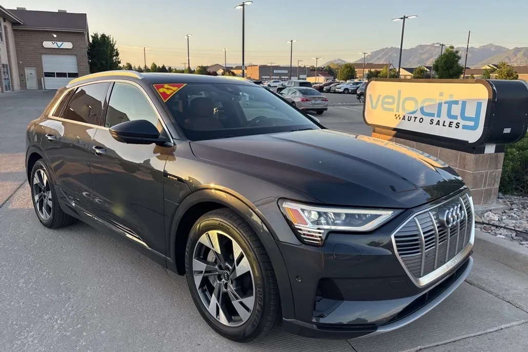 2021 Audi e-tron Premium Plus photo 1