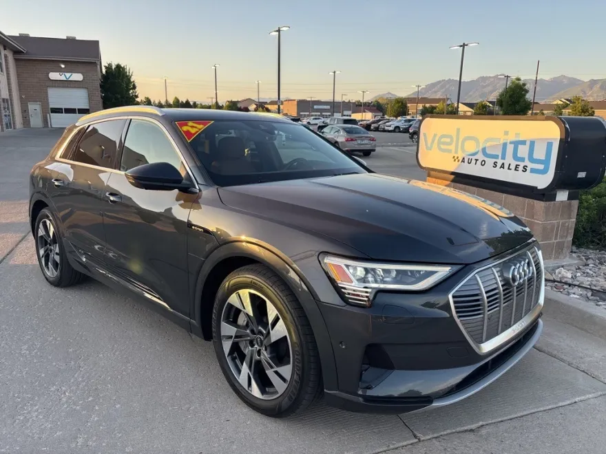 2021 Audi e-tron Premium Plus photo 1