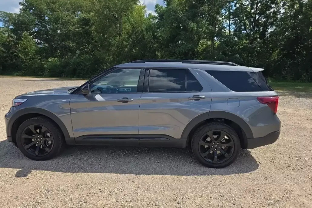2024 Ford Explorer ST-Line photo 1