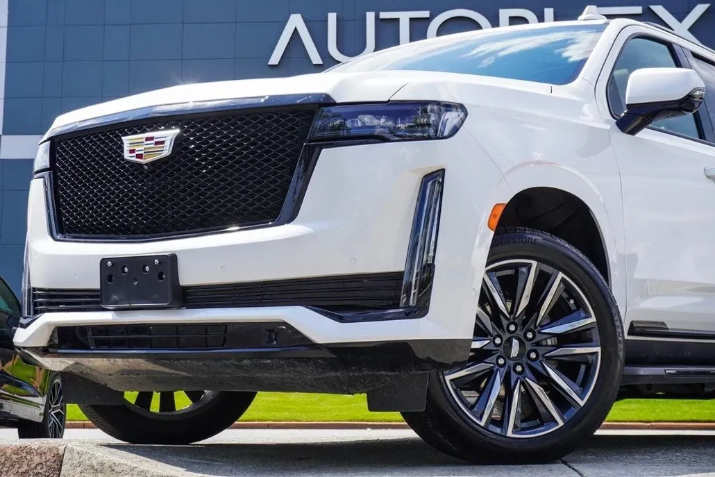 2022 Cadillac Escalade ESV Sport photo 1