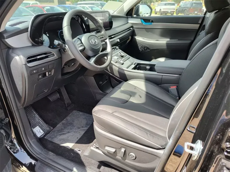 2025 Hyundai Palisade SEL photo 1