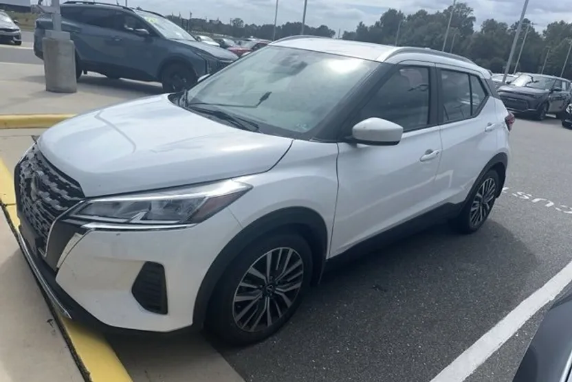 2023 Nissan Kicks SV photo 1
