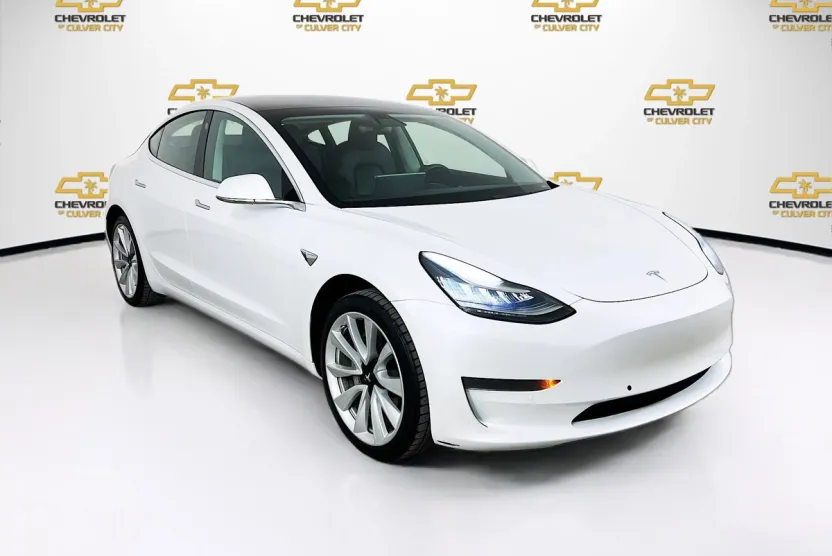 2020 Tesla Model 3 Standard Range Plus photo 1