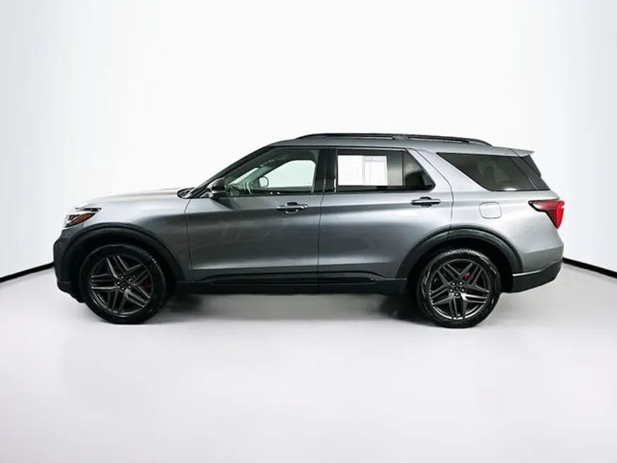 2025 Ford Explorer ST photo 1