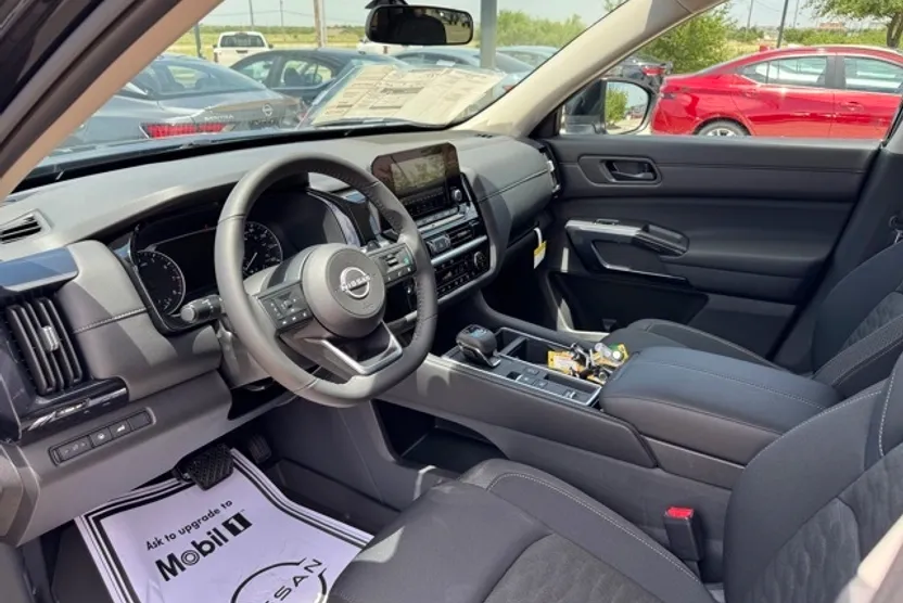 2025 Nissan Pathfinder SV photo 1