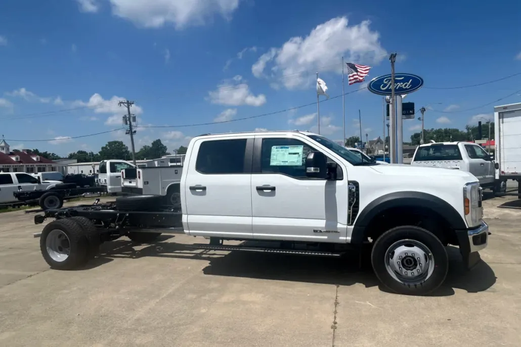 2025 Ford F-550 XL photo 1