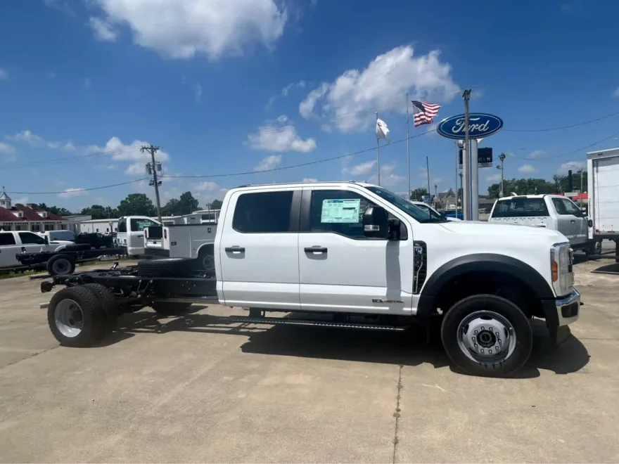 2025 Ford F-550 XL photo 1