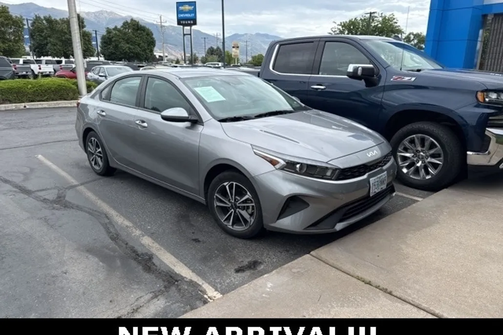 2023 Kia Forte LXS photo 1