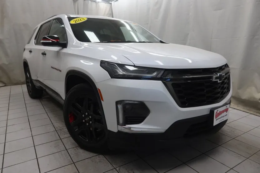 2023 Chevrolet Traverse Premier photo 1