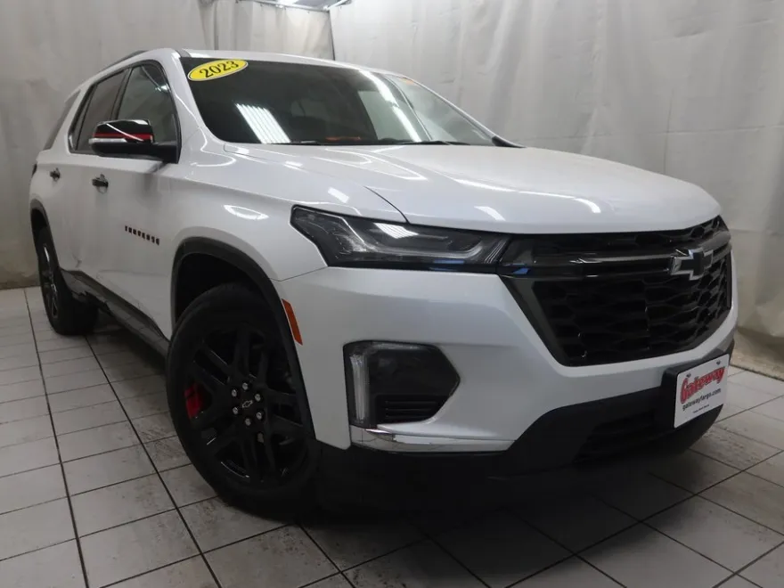 2023 Chevrolet Traverse Premier photo 1
