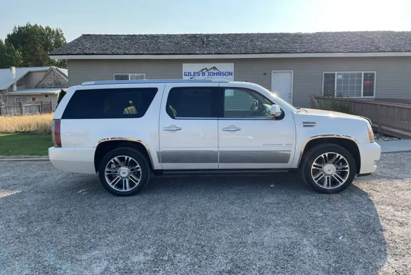 2012 Cadillac Escalade ESV Premium photo 1