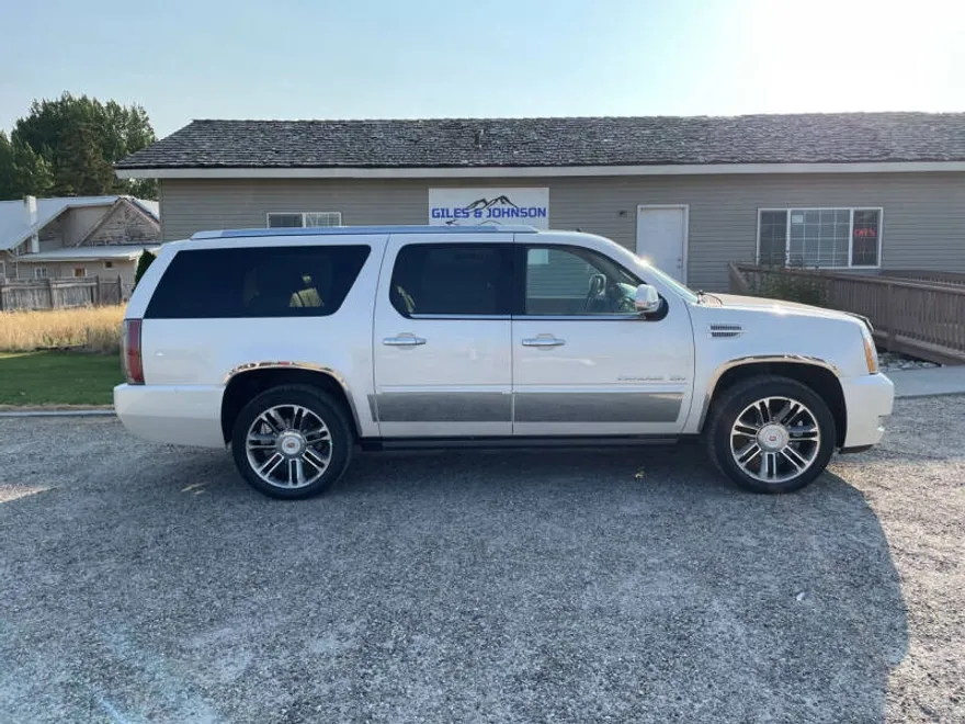 2012 Cadillac Escalade ESV Premium photo 1