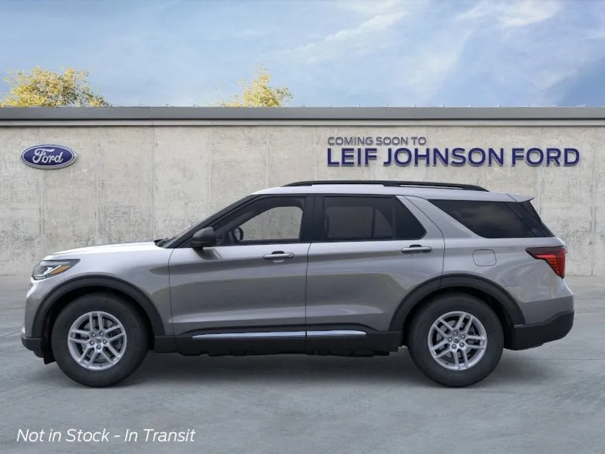 2025 Ford Explorer photo 1