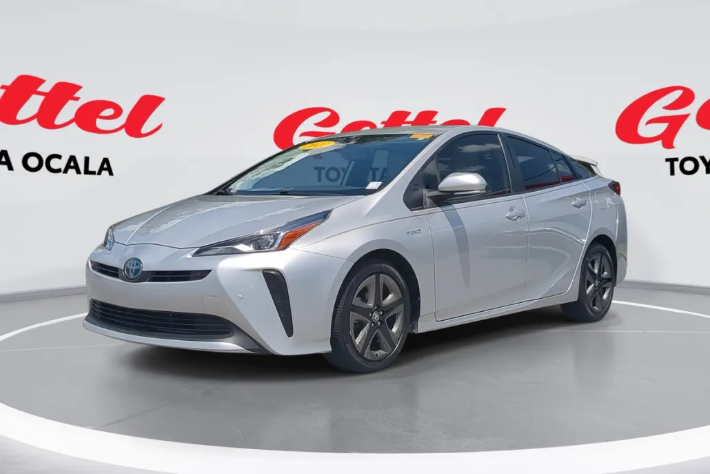 2021 Toyota Prius LE photo 1
