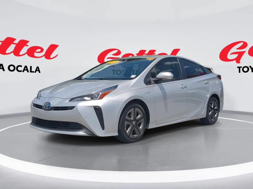 2021 Toyota Prius LE photo 1