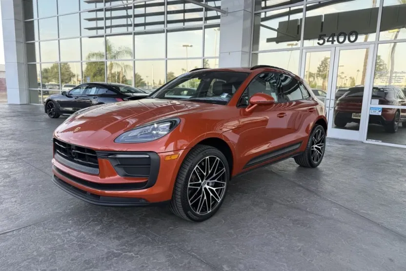 2023 Porsche Macan T photo 1