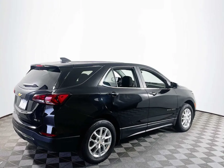 2022 Chevrolet Equinox LT photo 1