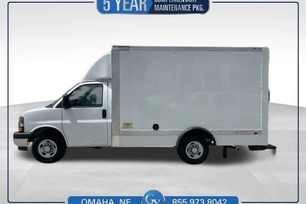 2023 Chevrolet Express Cutaway 3500 photo 1
