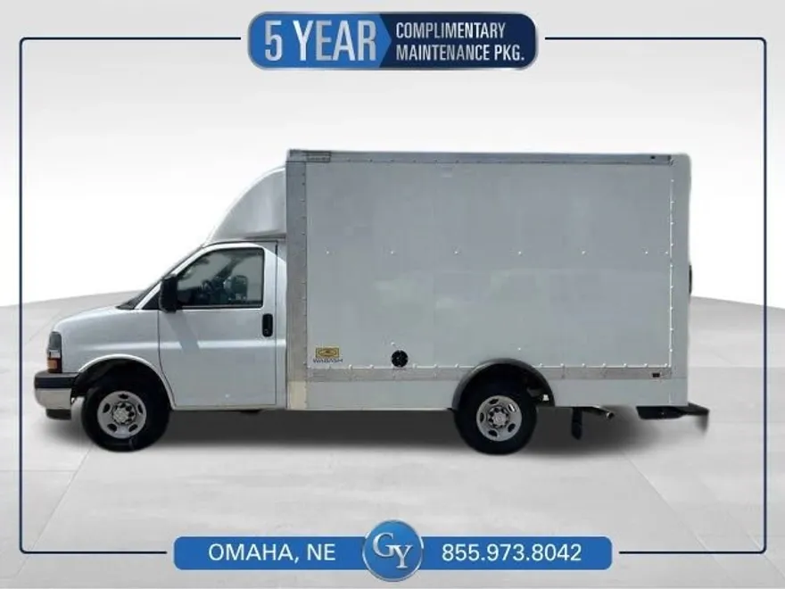 2023 Chevrolet Express Cutaway 3500 photo 1