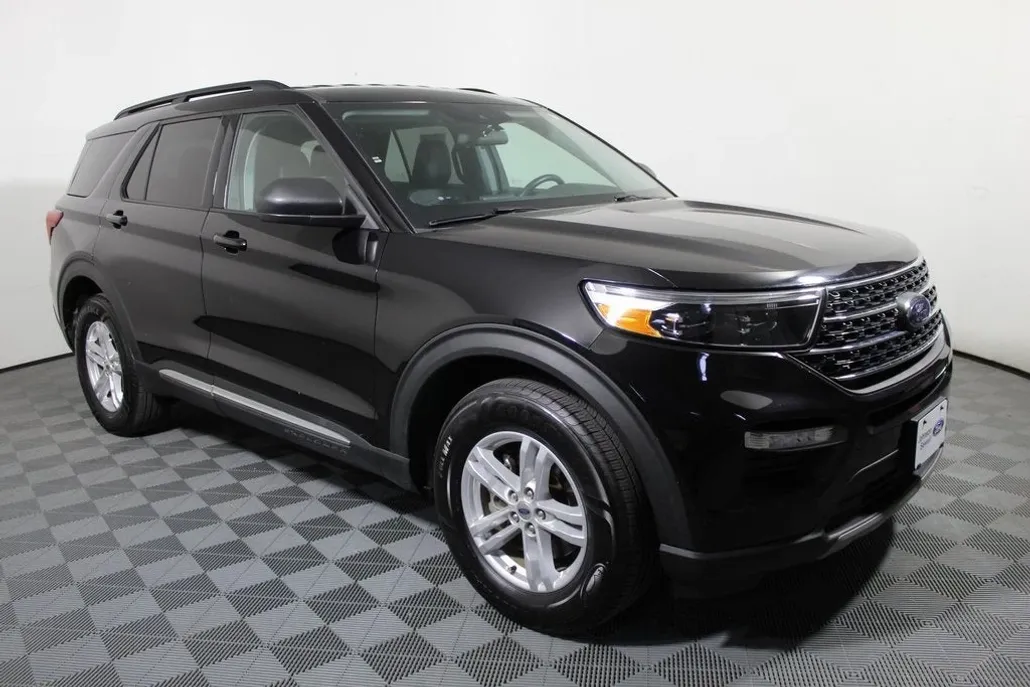 2022 Ford Explorer XLT photo 1