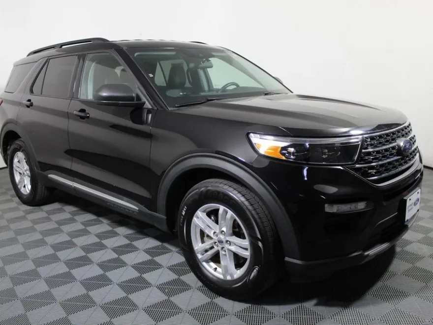 2022 Ford Explorer XLT photo 1