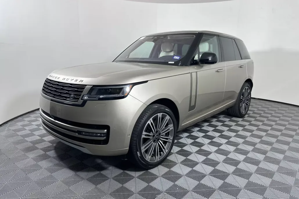 2023 Land Rover Range Rover SE photo 1