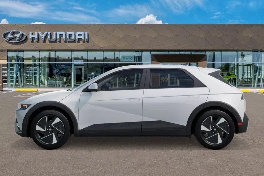 2025 Hyundai Ioniq SE photo 1