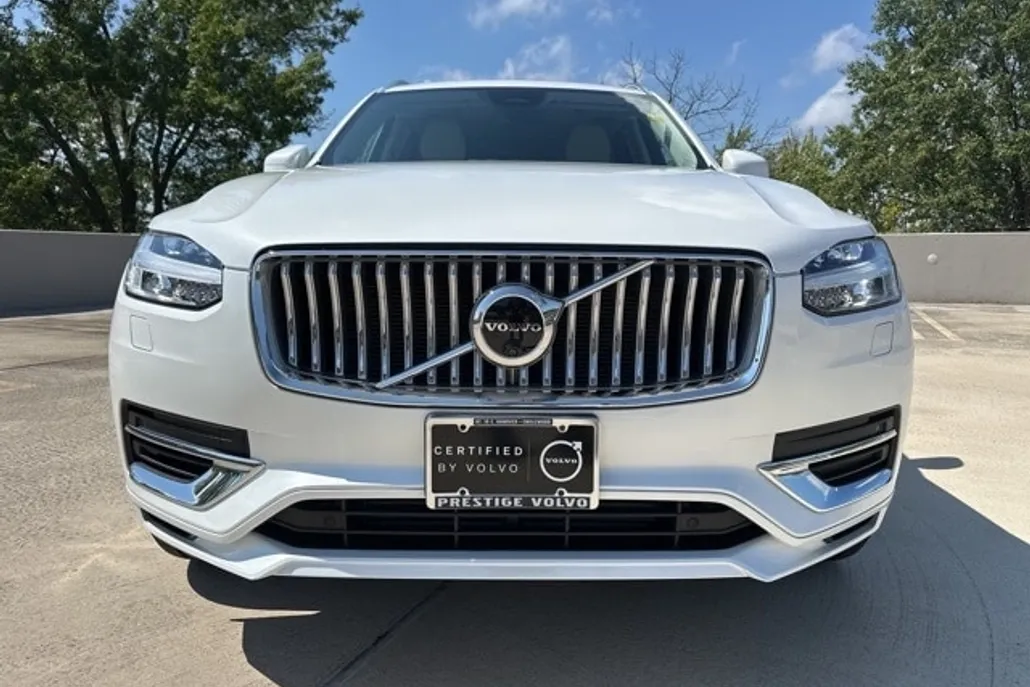 2024 Volvo XC90 T8 Plus photo 1