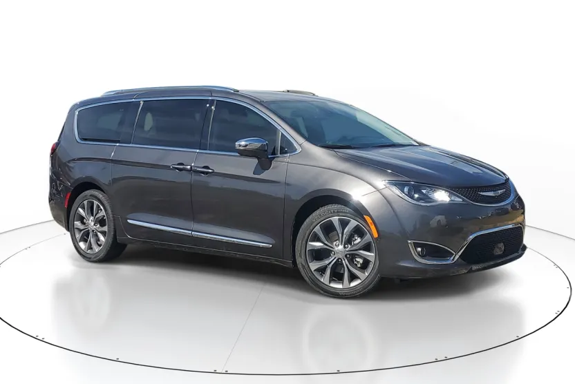 2020 Chrysler Pacifica Limited photo 1