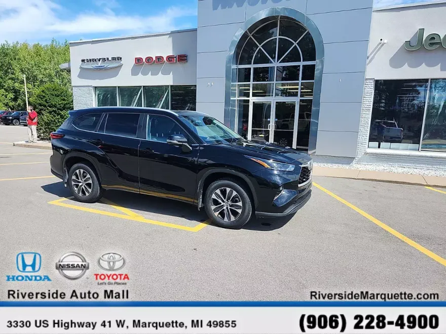 2023 Toyota Highlander XLE photo 1