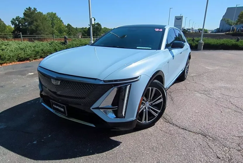 2024 Cadillac Lyriq Luxury photo 1