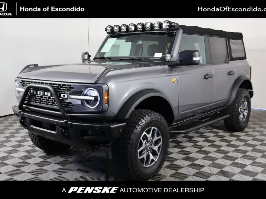 2022 Ford Bronco Badlands photo 1