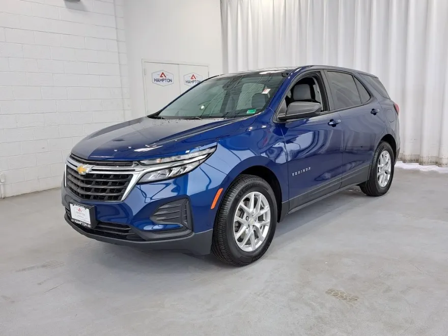 2023 Chevrolet Equinox LS photo 1
