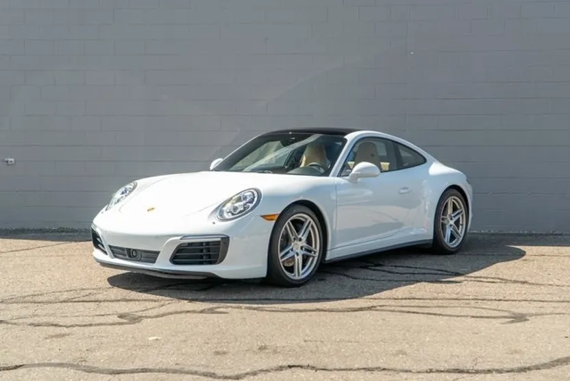 2017 Porsche 911 4 photo 1