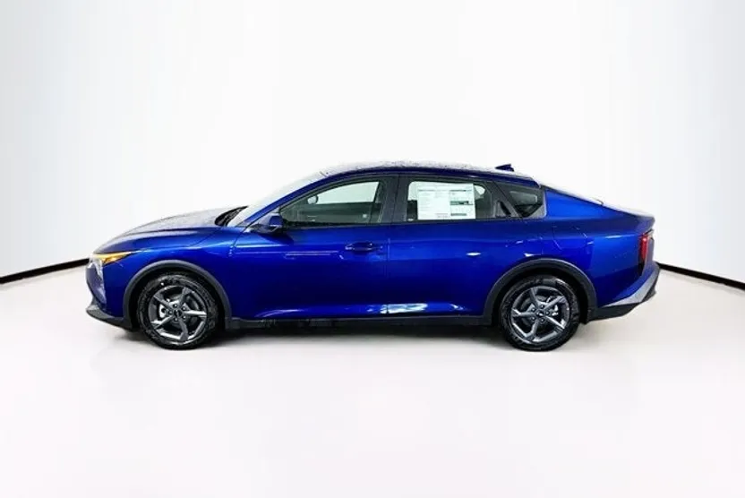 2025 Kia K4 LXS photo 1