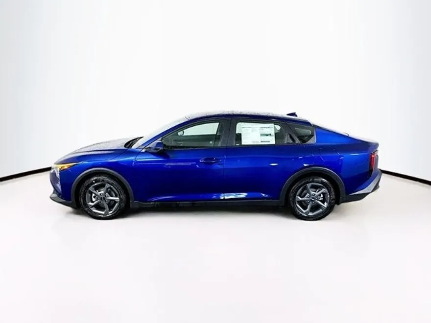 2025 Kia K4 LXS photo 1