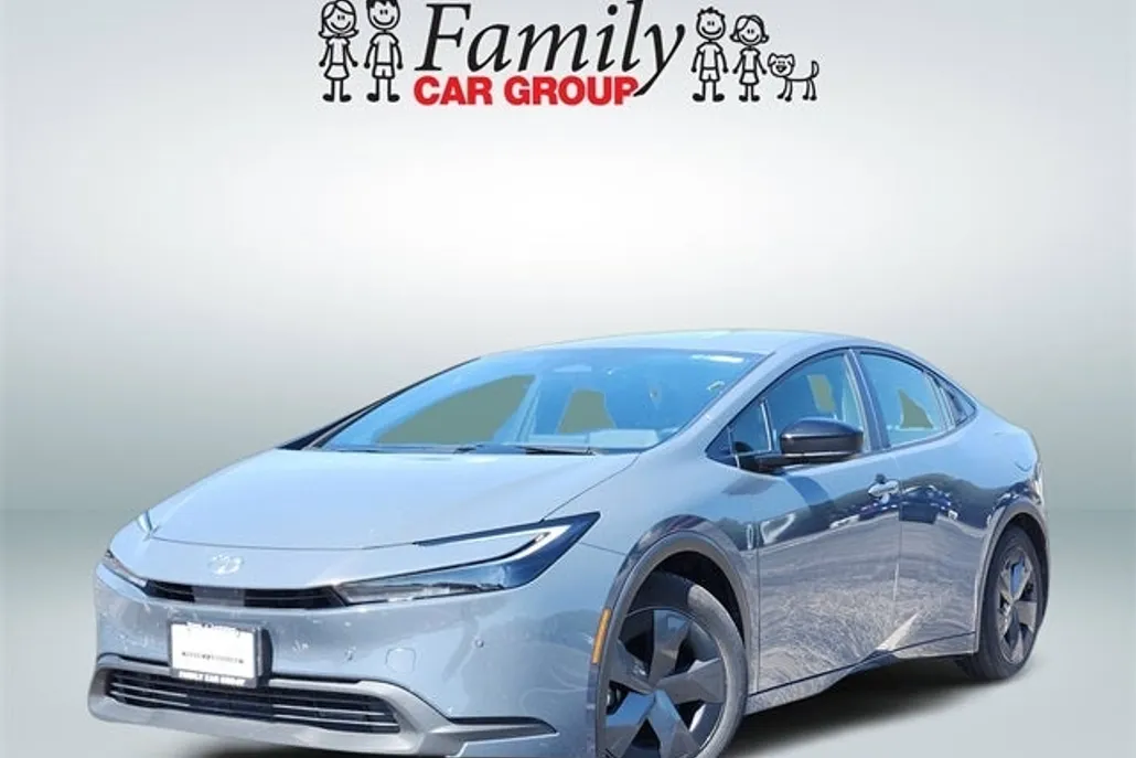 2024 Toyota Prius LE photo 1