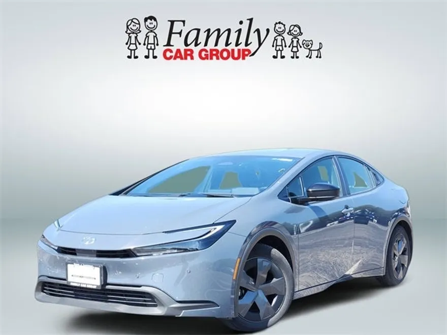 2024 Toyota Prius LE photo 1