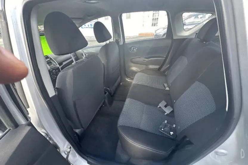 2015 Nissan Versa Note SV photo 1