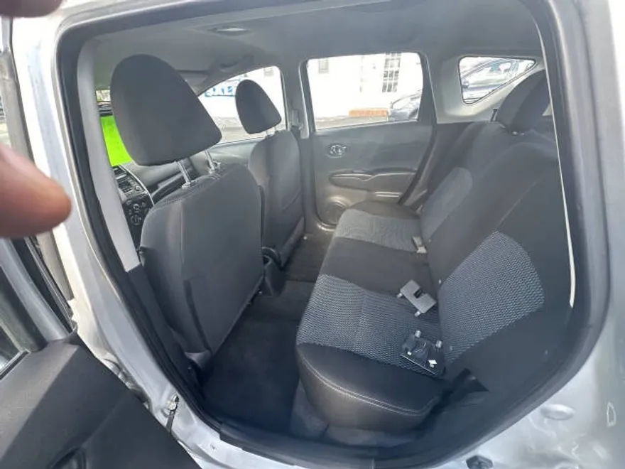 2015 Nissan Versa Note SV photo 1