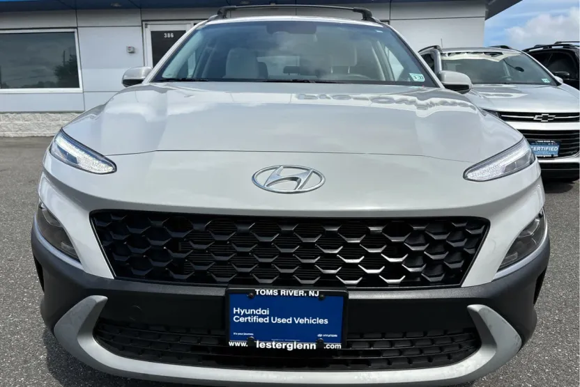 2022 Hyundai Kona SEL photo 1