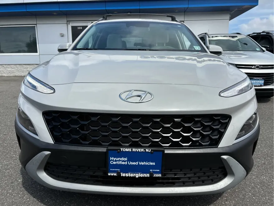 2022 Hyundai Kona SEL photo 1