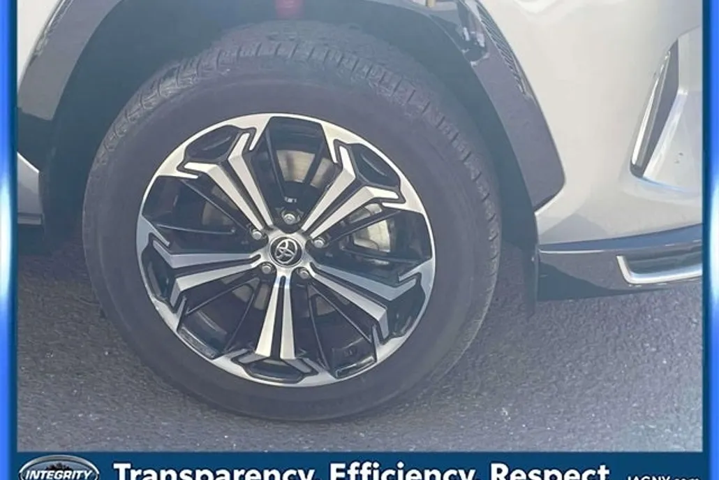 2023 Toyota RAV4 Prime XSE photo 1