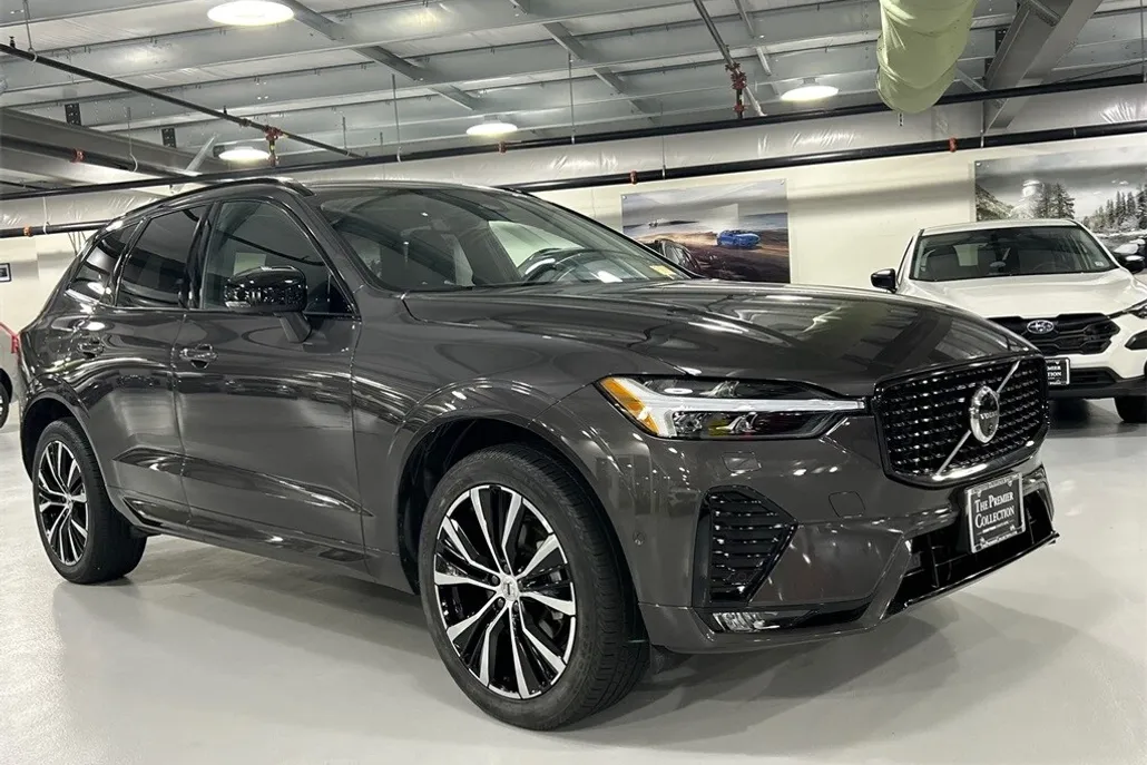 2025 Volvo XC60 B5 Plus photo 1