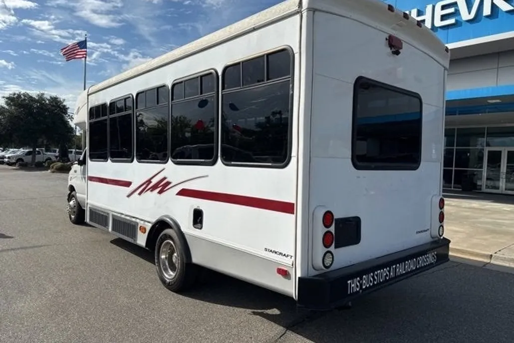 2005 Ford E-450 photo 1
