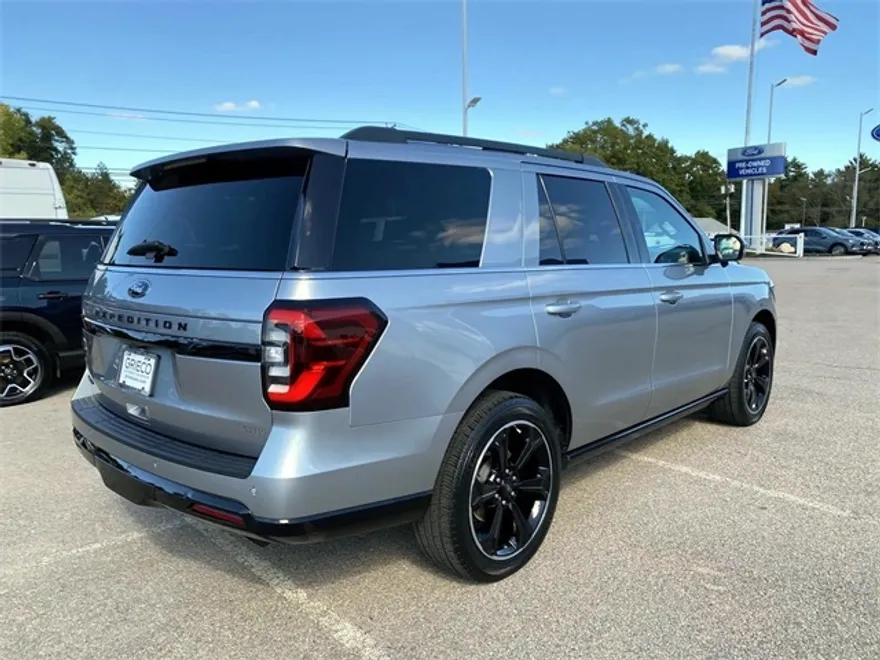 2023 Ford Expedition Limited photo 1