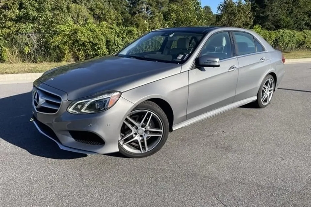 2015 Mercedes Benz E 400 Sedan photo 1