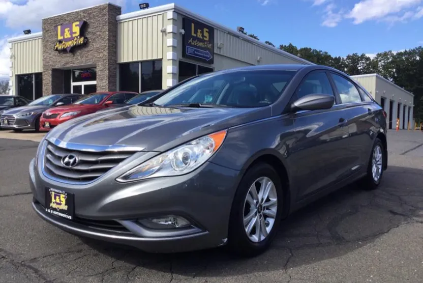 2013 Hyundai Sonata GLS photo 1