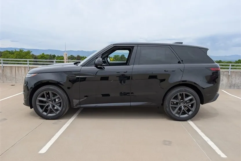 2025 Land Rover Range Rover Sport SE photo 1