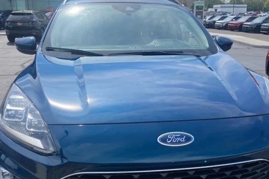 2020 Ford Escape Titanium Hybrid photo 1